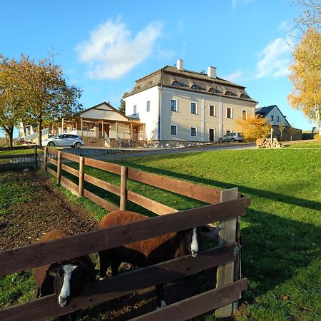 Resort Lisensky Dvur Sněžné المظهر الخارجي الصورة